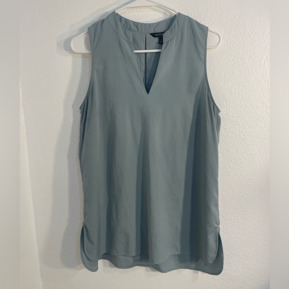 Blue Banana Republic sleeveless top, size S